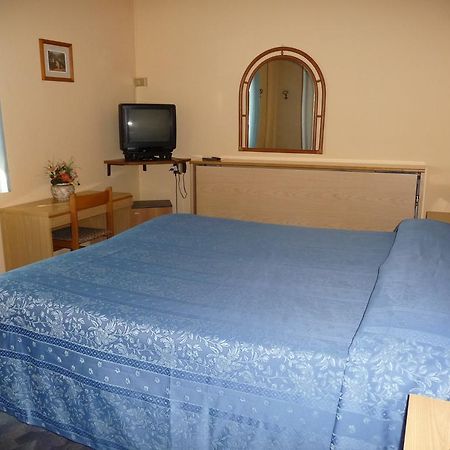 Hotel Astoria Altopascio Oda fotoğraf