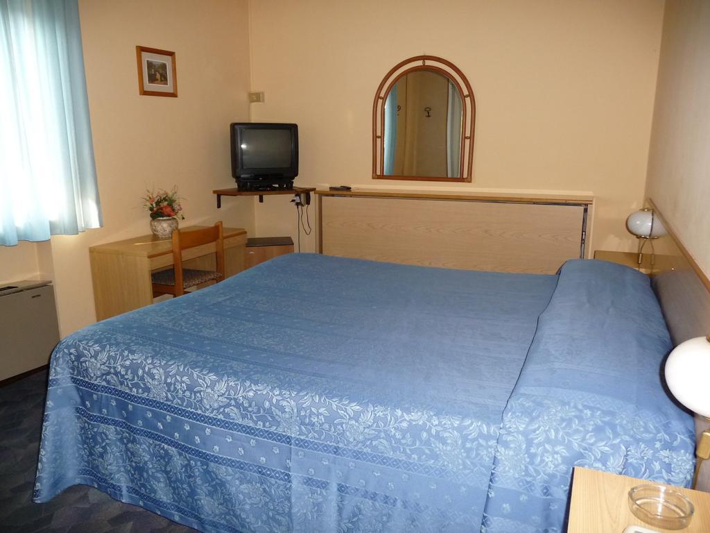Hotel Astoria Altopascio Oda fotoğraf
